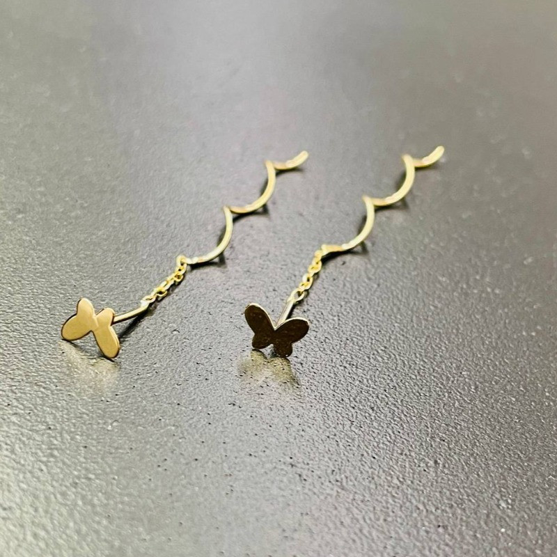 گوشواره پیچی طلا طرح پروانه